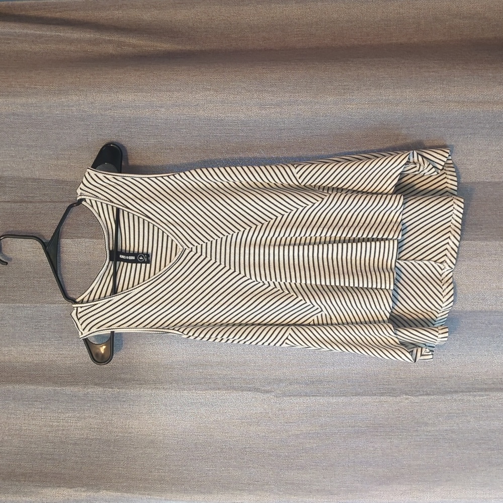 Agnes & Dora black & white sleeveless